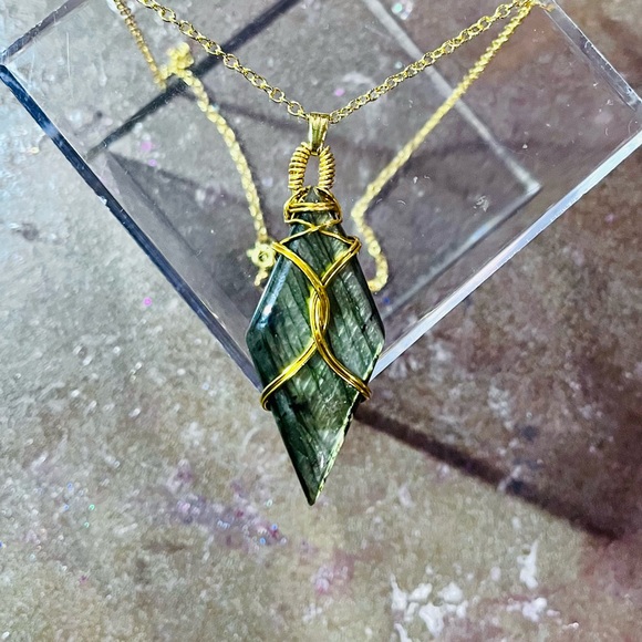 Incredible Diamond-Shaped Labradorite Amulet-Style Statement Necklace - Picture 6 of 10